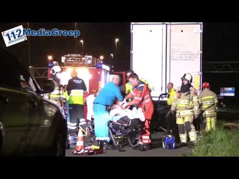 31 augustus 2016 Belgen botsen op vrachtwagen op A2 Maarssen