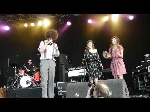 Rilan & The Bombardiers - Intro & Shotgun & Hey Love@Beeckestijnpop 2011