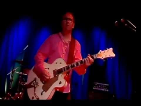 Never Mind The Strangers (Live) - The Saw Doctors