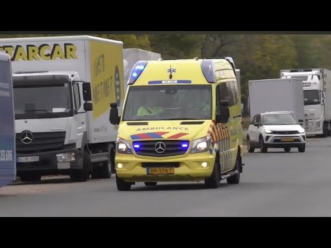 Verschillende Ambulance,s met spoed onderweg in Amsterdam