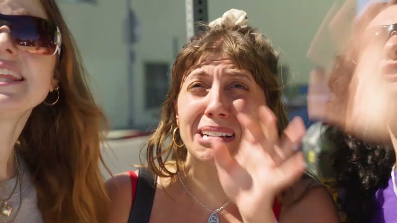 Miniature de la vidéo I'M JUST LIKE YOU AND IT SUCKS!!!!!! OUT ON YOUTUBE DOT COM 9/17!!!!!!!!!!!!!! I LOVE YOU!!!!! du film Edy Modica: I'm Just Like You (And It Sucks)