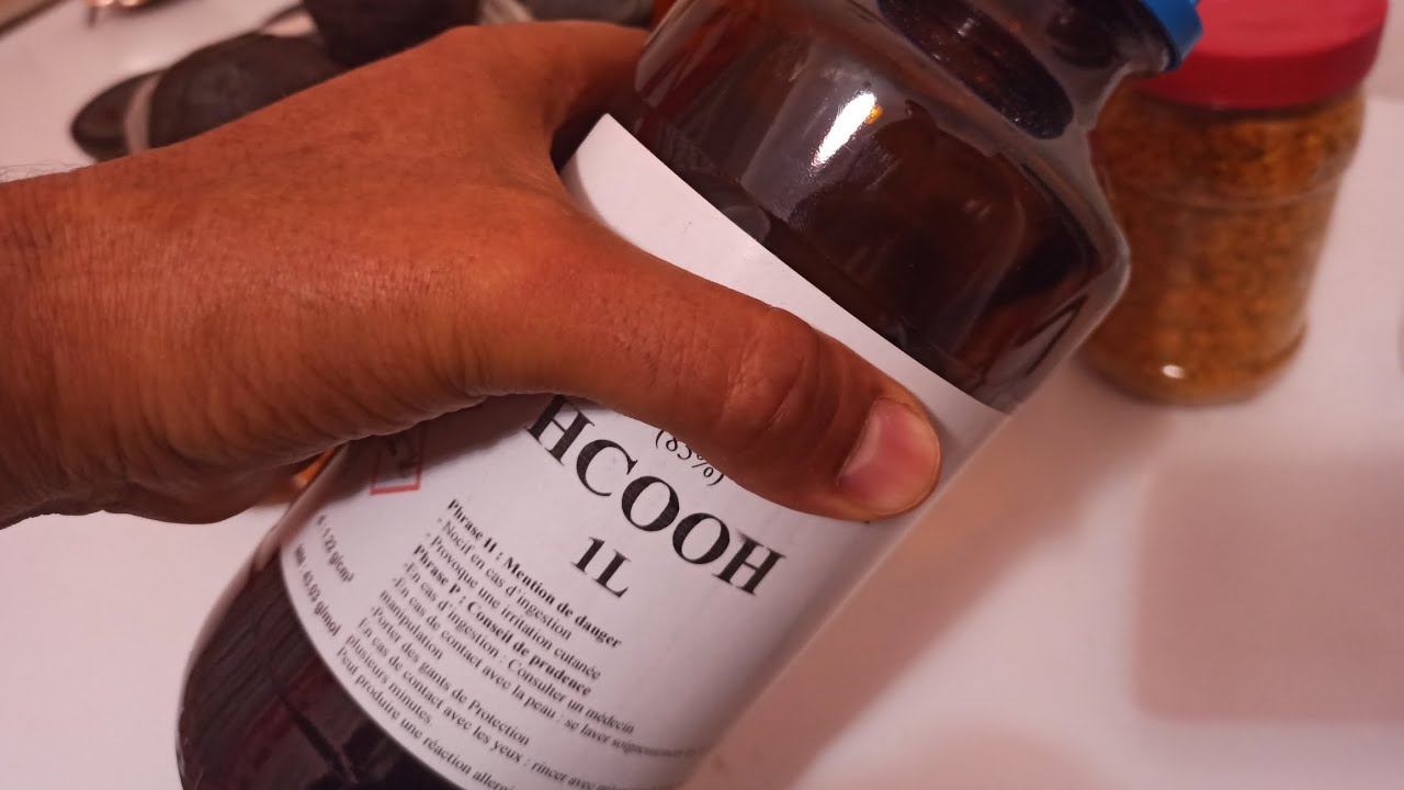 علاج النحل من الفاروا بالفورميك اسيد  Varroa mite treatment with formic acid