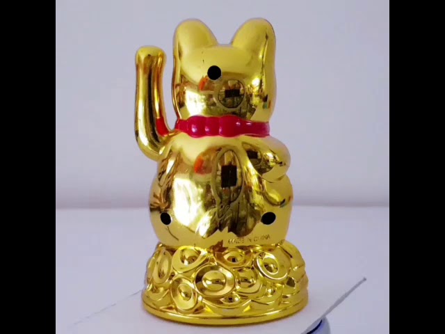 Vídeo relacionado con WONDERFUL Set de 2 Llaveros Maneki-Neko, Gato de la Suerte Japonés, Cerámica con Cascabel, Cuerda Multicolor