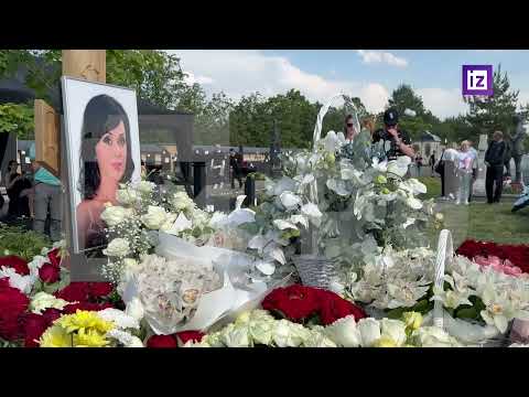 Могила Анастасии Заворотнюк на Троекуровском кладбище. Просим ваших святых молитв.