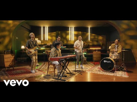 Arsy Widianto - Mirip Kamu (Official Music Video) ft. SAÈ