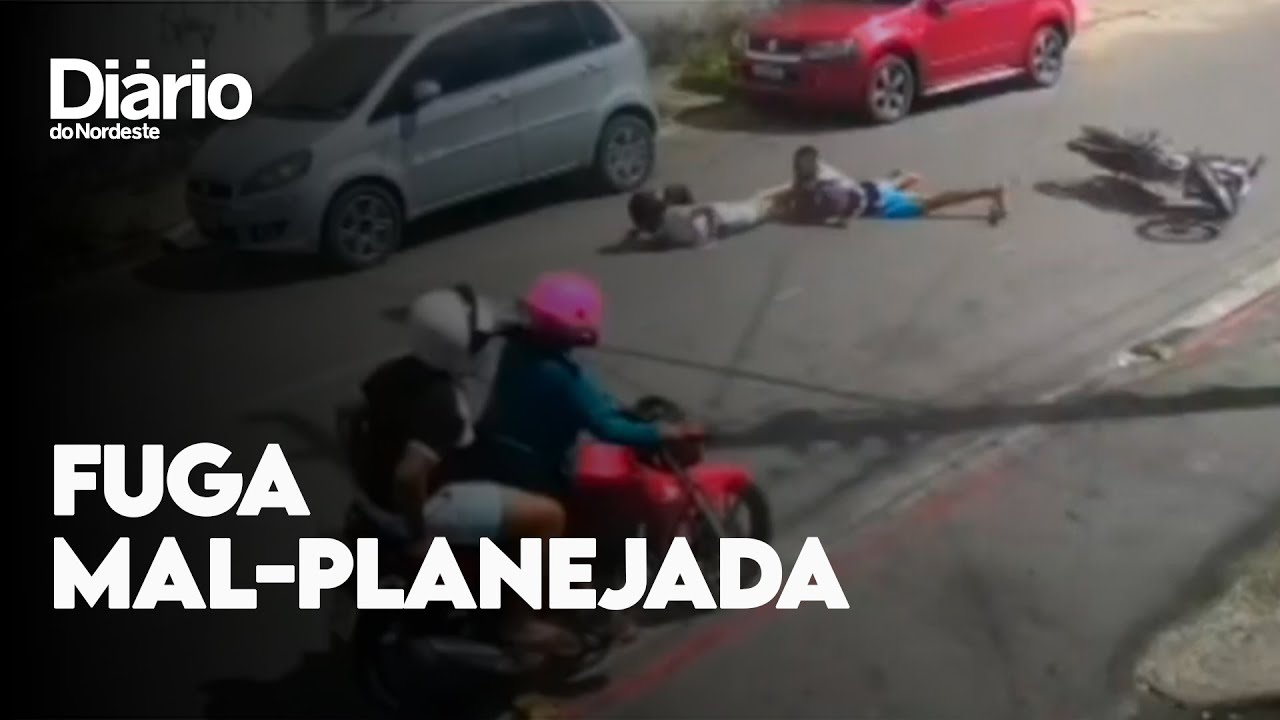 Imagem da notícia Após queda de moto, suspeito rende casal e rouba motocicleta, veja vídeo