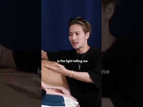 JACKSON WANGが自分の家で照明を点けている理由 #kpop #kpopshorts #jacksonwang #daebakshow (THE REASON JACKSON WANG KEEPS A LIGHT ON AT HIS HOUSE #kpop #kpopshorts #jacksonwang #daebakshow)