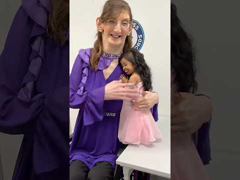 Tallest and shortest women reunited backstage at TV show 🥰