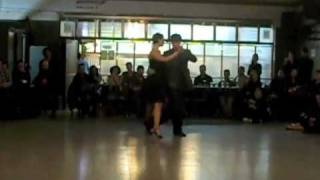 Fausto Carpino y Veronica Toumanova bailando un tango en Villa Malcom (Buenos Aires)