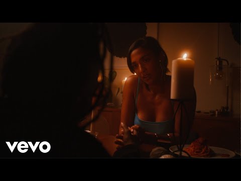 Manu Manzo - SacaLaCamara (Official Music Video)