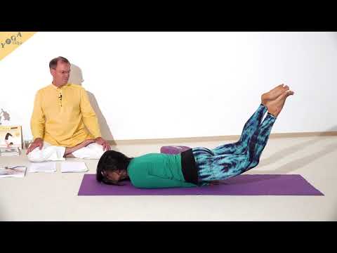Heuschrecke Yoga-Pose mit gefalteten Händen - Yoga Asana Lexikon