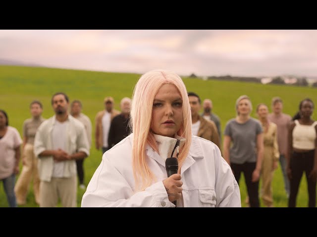 Fly Away von Tones And I ((jetzt ansehen))