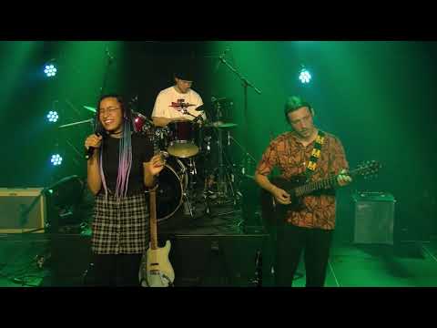 Midnight Snacks (live) - Whale in the Desert