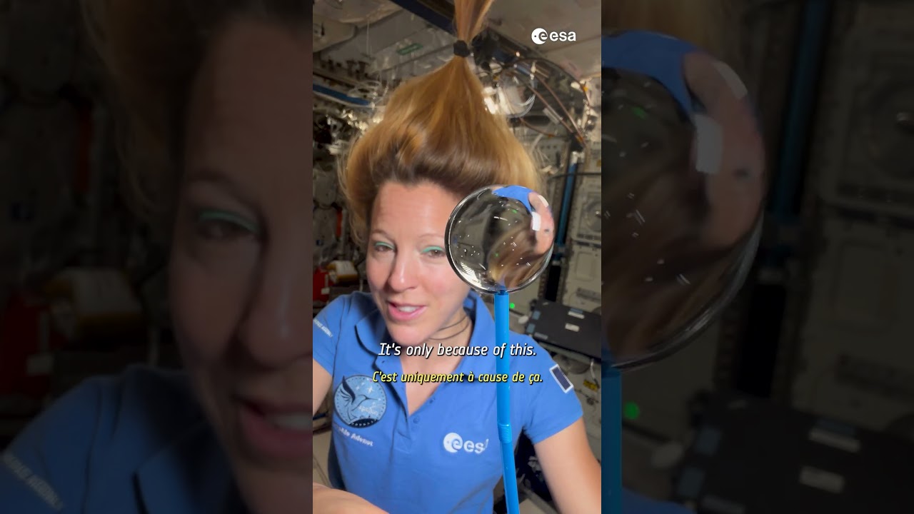 A floating bubble of water turns into a lens in microgravity💧
