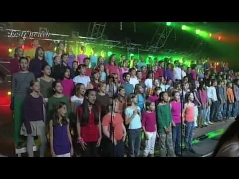 Junior Tshaka - Le Monde est un Grand Village - Live at FestiNeuch