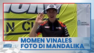 Momen Maverick Vinales Berfoto di Depan Tribun Khusus untuk Fansnya di Sirkuit Mandalika