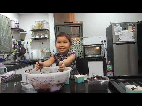 Little Chef Ameena (Chocolate muffin cupcakes)