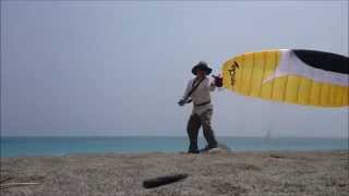 preview picture of video 'Oxy 1.5 RC Paraglider: Blue Pacific, White Waves'