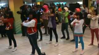 preview picture of video 'Dance Cover Heavy rotation & Wotagei JKT48 Fanbase Madiun'