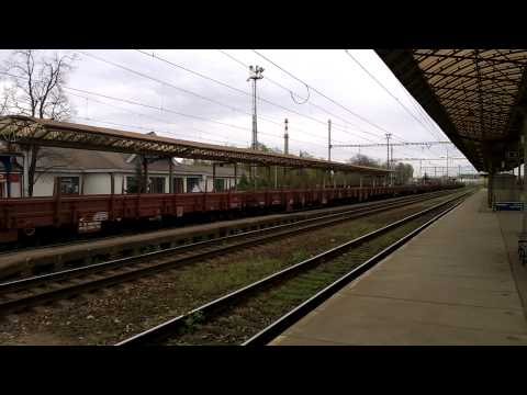 Vlaky - Nákladní vlaky projíždí stanicí Lysá nad Labem