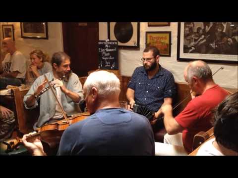 Doolin irish music session