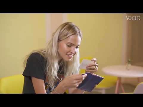 SASHA LUSS - What`s in your bag?