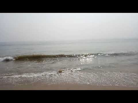 Puri sea waves