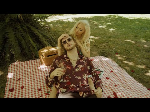 bbno$ x Yung Gravy (BABY GRAVY) - back 2 back 2 back (Official Music Video)