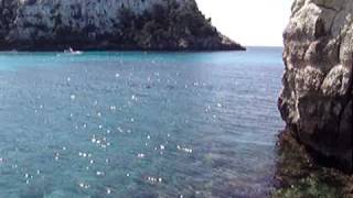 preview picture of video 'Descubriendo los secretos de Cala Galdana-Menorca (Discovering Cala Galdana secrets)'