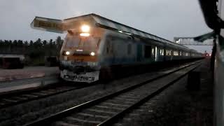 preview picture of video 'Dirty NorthEastern DEMU Train is on Platform No: 2 at Kaikaluru RailwayStation Crossing With Ltt Exp'