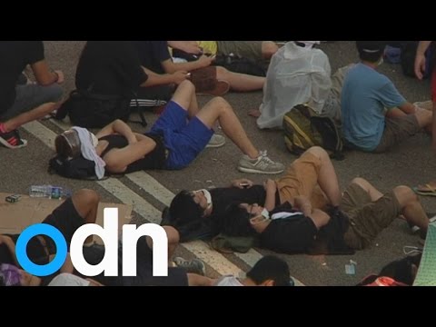 香港：民主化運動の抗議活動で道路が封鎖される (Hong Kong: Streets blocked during pro-democracy protests)