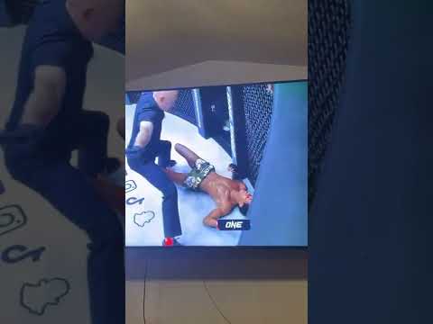 Might mouse knocks out Adriano moraes