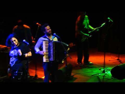 Tulipa Ruiz & Marcelo Jeneci- "Dia a dia lado a lado" - Circo Voador - Rio de Janeiro - 14/1/2012