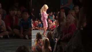 Dolly Parton sings &#39;I Believe In You&#39; to Kids