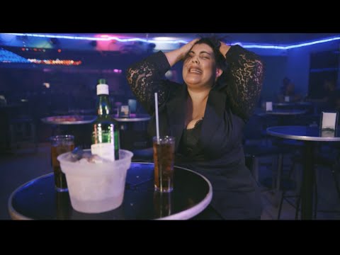 Yanet Beltran-A Través del Vaso (Mujer)