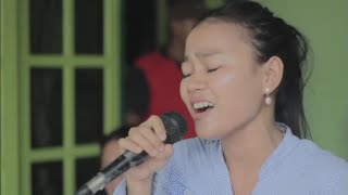 Download lagu Mengejar Badai versi D'Band.. mp3