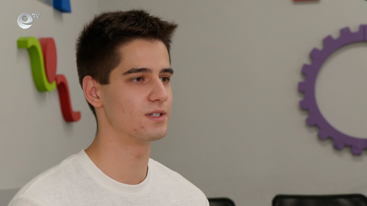 Тома Николов от ЕГ в Хасково, който има шестици на матурите в 12 клас, мечтае да стане кино продуцент