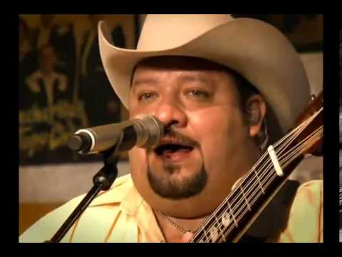 Pesado   Laurita Garza Desde la cantina) ft  Javier Rios (Invasores)