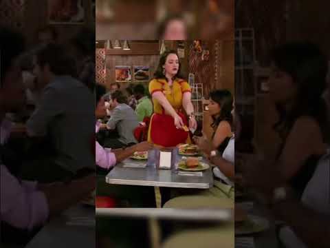 Max was actually a great waitress 😹😂😭 #shorts #2brokegirls