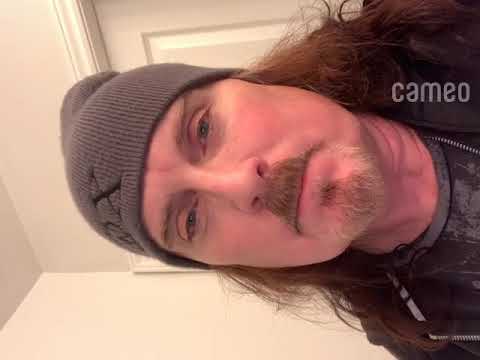 James LaBrie singing "Pull Me Under" on Cameo