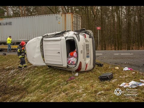 Wyprzedzanie na podwójnej ciągłej i na skrzyżowaniu - uszkodzone cztery pojazdy i interwencja LPR