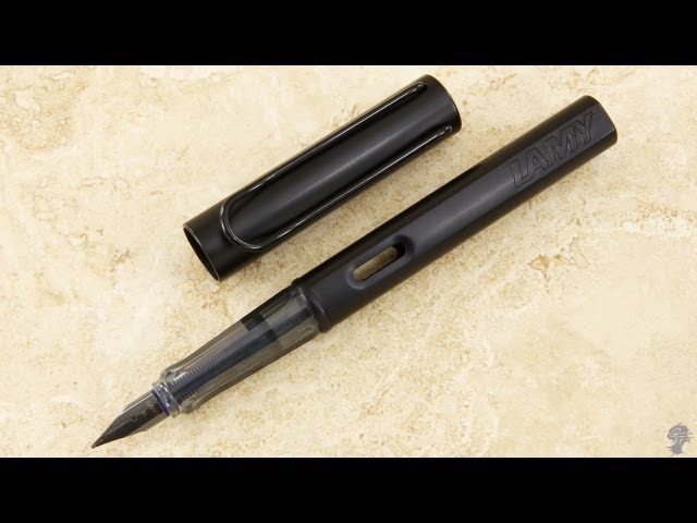 Vídeo relacionado con Lamy AL-star black - Pluma estilográfica con empuñadura ergonómica y plumín de acero negro en tamaño F - cuerpo de aluminio ligero - incluye cartucho T 10 azul - Diestro