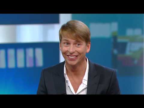 Jack McBrayer On Working With Alec Baldwin and Tracy Morgan