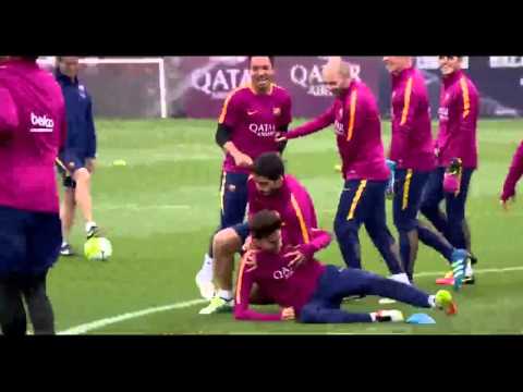 Watch Luis Suarez RUGBY TACKLE team mate in Barcelona training session and give him a noogie