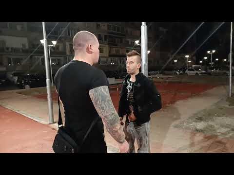 TOSHO KYKATA POMAGA NA MOMCHE DAVA MU QKE I KUM 500 LEVA DA SI KUPI HRANA I DA SI NAEME KVARTIRA