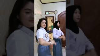 Download lagu tiktok hot gunung gede sma cantik !! bikin tegang 🍌 #shorts mp3