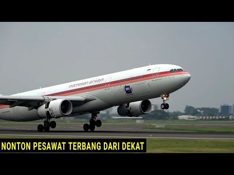 Nonton dari dekat !!! Pesawat Terbang Antri Landing di Bandara Soekarno-Hatta Jakarta