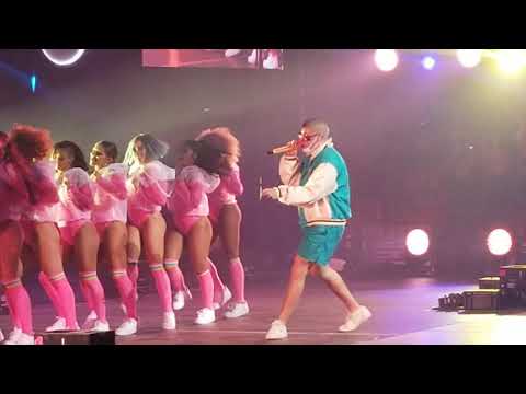 Bad Bunny cantando en vivo  Pasame la Hooka  & Fuego FULL HD Miami