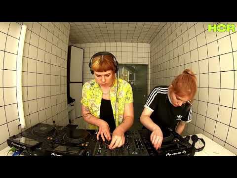 Justine Perry B2B Ina Kacz / April 20 / 5pm-6pm