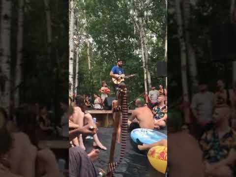 Mark Adam and 3-Year-Old Amelia play No Diggity